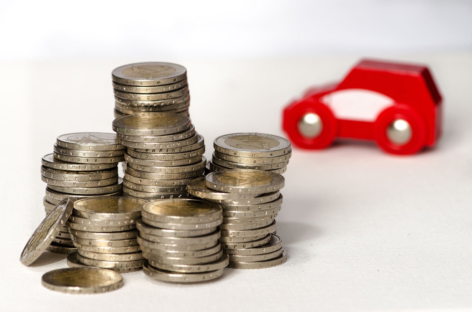 How do insurance companies determine car value?